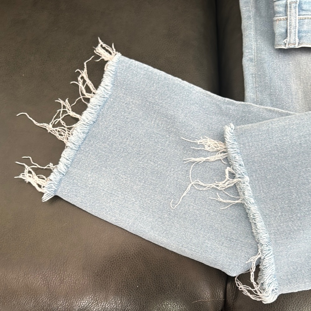 Kensie Light Blue Cropped Jeans with Frayed Hem - Picture 6 of 6